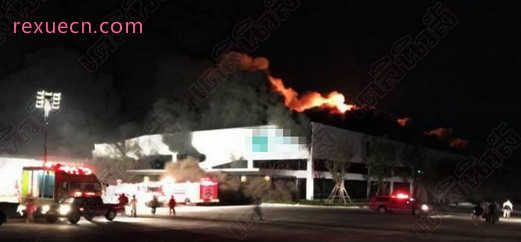 泰国著名乳胶寝具工厂突发火灾   起火原因未知