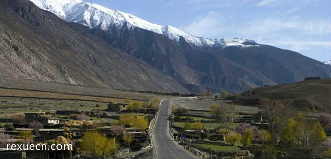 中国风景最美的10条自驾游公路一、川藏公路