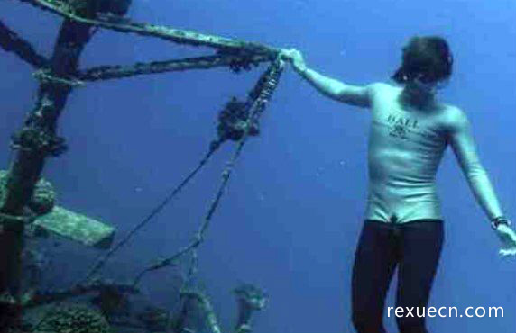 人类徒手潜水最深纪录 吉翁奈瑞深潜最高记录达113米