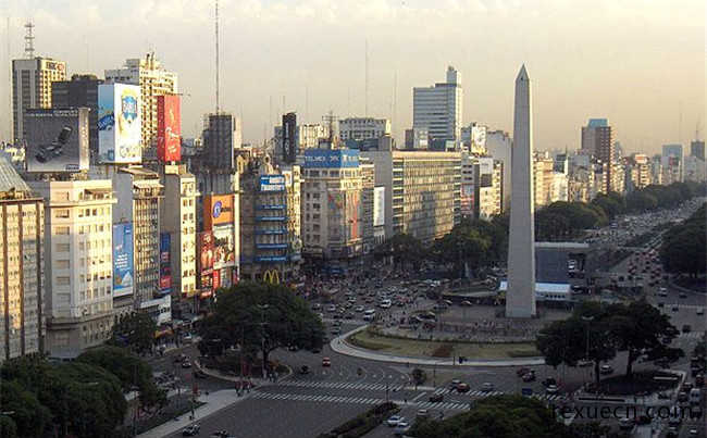布宜诺斯艾利斯胡里奥大道9号和方尖塔