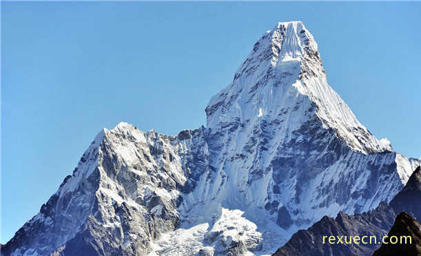 尼泊尔的阿玛达布朗峰