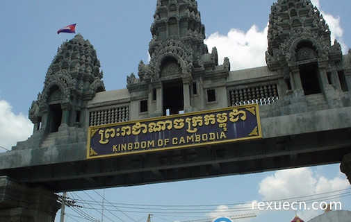 泰柬边境的最大二手成衣市场  二手衣你敢穿吗?