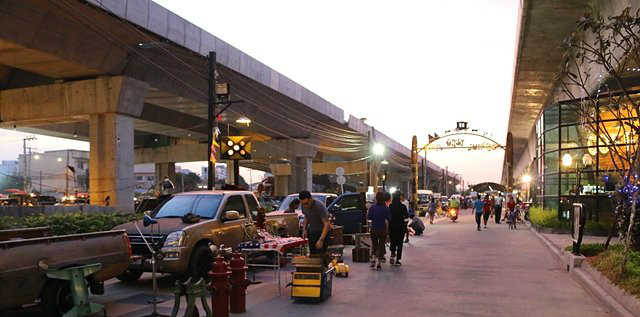 曼谷政府欲在机场捷运下方开辟新集市 为商贩谋去处