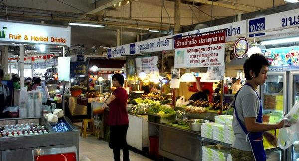 曼谷当地贵妇和名人爱去的市场：贵妇农产市集MOF Market
