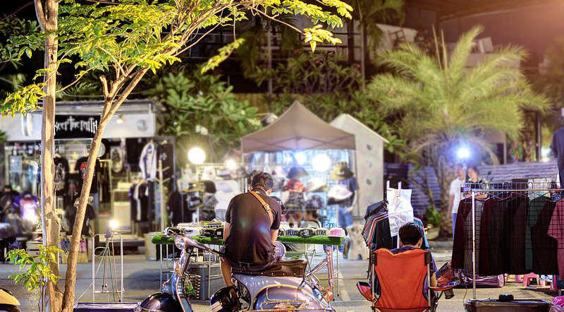曼谷年轻人喜欢逛的夜市：JJ Green夜市