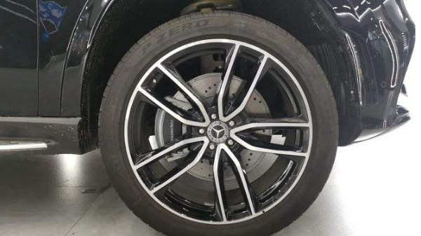 奔驰gls轮胎型号 奔驰gls轮胎尺寸多少(275/45 r21和315/40 r21)