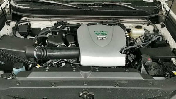 丰田普拉多是自然吸气还是涡轮增压发动机 3.5L六缸自吸发动机（百公里油耗11L）
